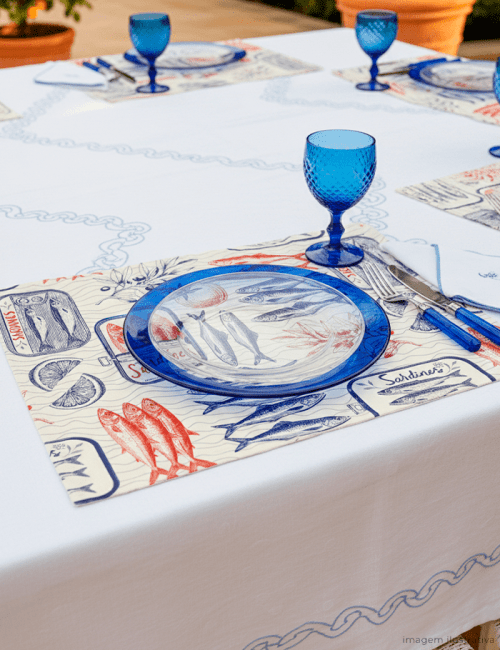 Tecido Sarja Impermeável Especial Sardines - Sardinha & Oliva - 100% Algodão - Largura 1,50m Tecido Sarja Impermeável Especial Sardines - Sardinha & Oliva - 100% Algodão - Largura 1,50m